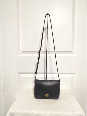 Vintage Laura USA Leather Turn-Lock Crossbody Bag